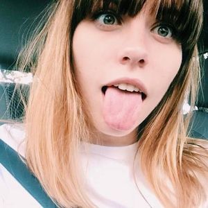 Meet your Posher, Caitlin